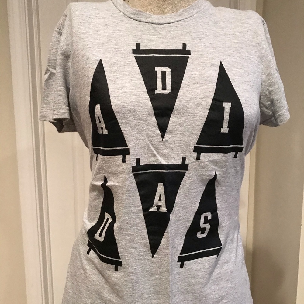 Adidas tee shirt. Sz medium